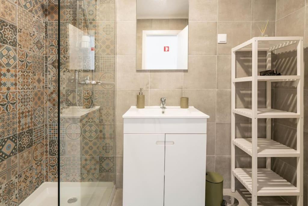 Casa Oliveira - Sunny 2-Bed Retreat Steps From The Beach Armação de Pêra 외부 사진