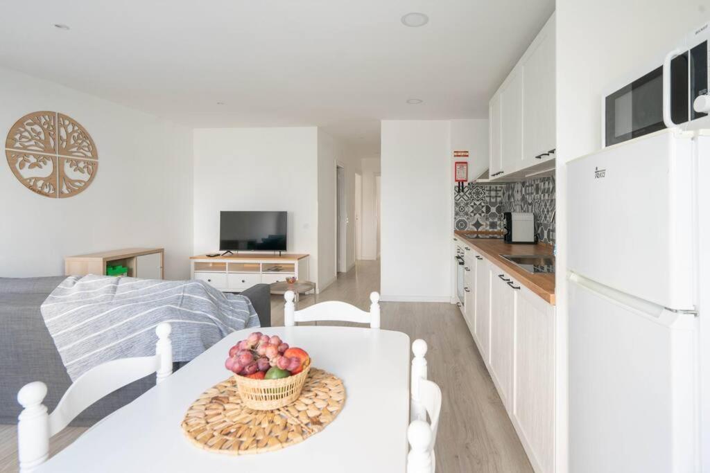 Casa Oliveira - Sunny 2-Bed Retreat Steps From The Beach Armação de Pêra 외부 사진