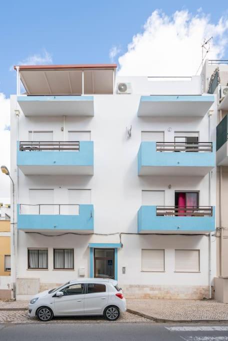 Casa Oliveira - Sunny 2-Bed Retreat Steps From The Beach Armação de Pêra 외부 사진