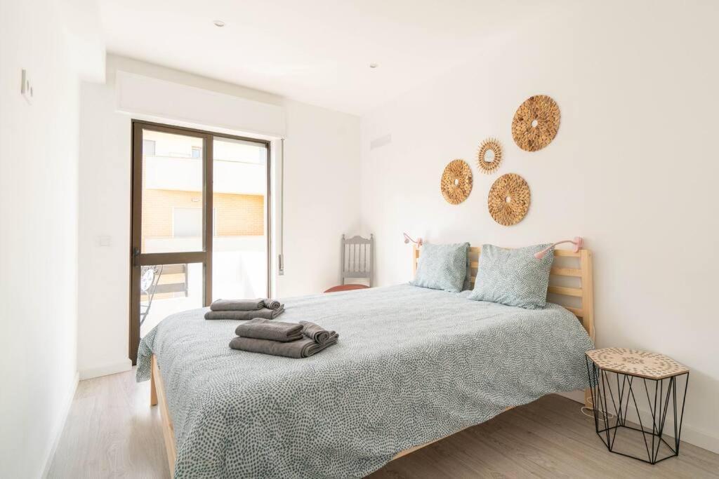 Casa Oliveira - Sunny 2-Bed Retreat Steps From The Beach Armação de Pêra 외부 사진