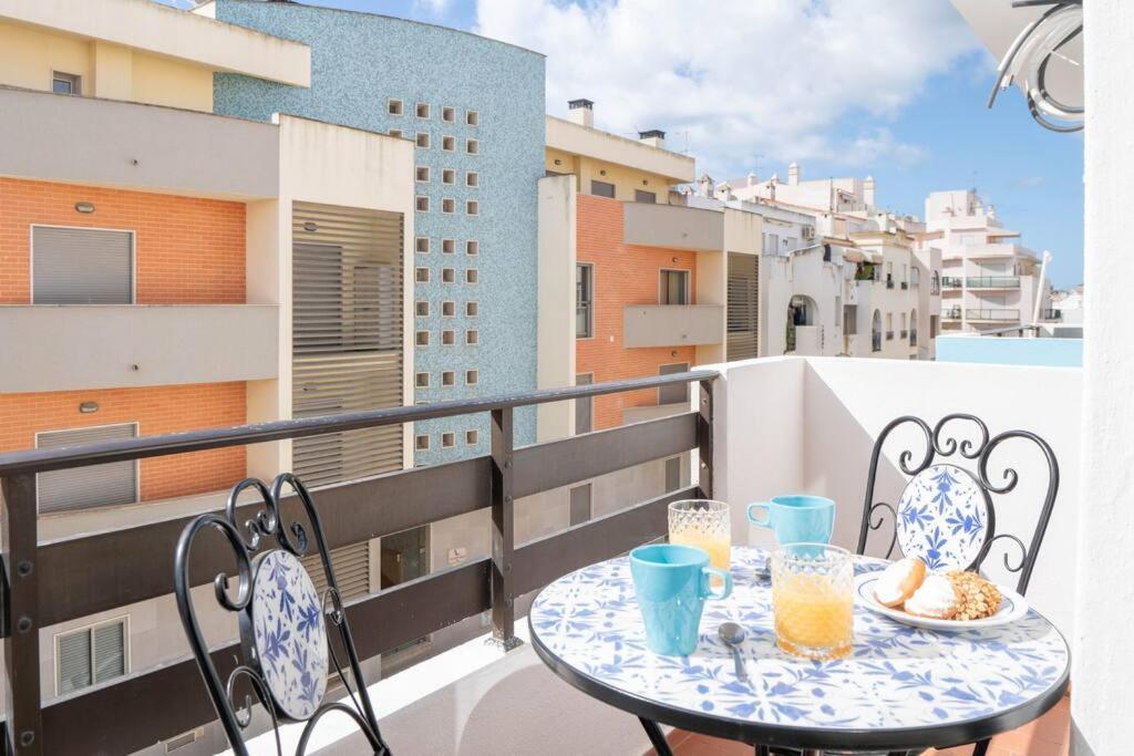Casa Oliveira - Sunny 2-Bed Retreat Steps From The Beach Armação de Pêra 외부 사진