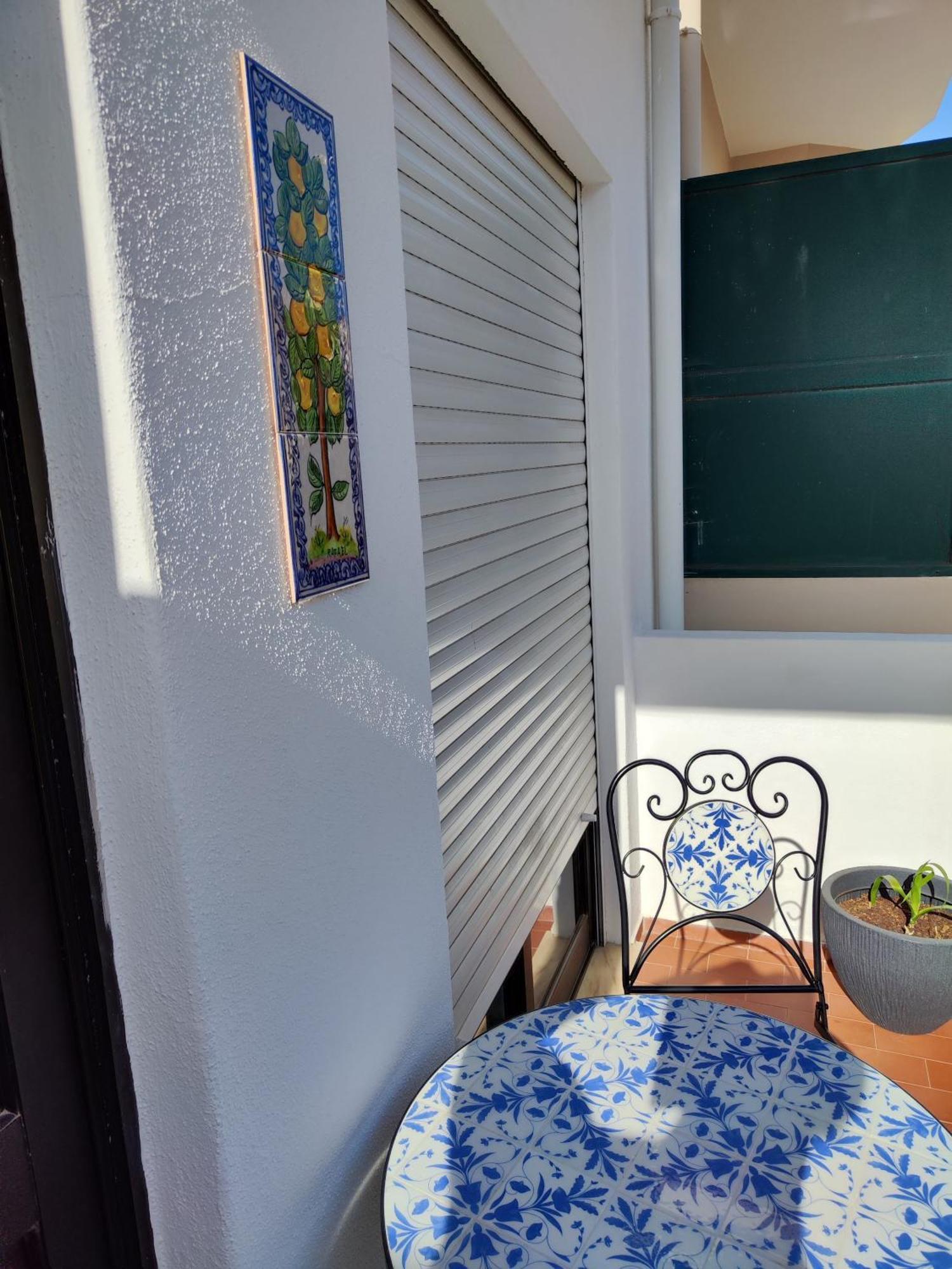 Casa Oliveira - Sunny 2-Bed Retreat Steps From The Beach Armação de Pêra 외부 사진